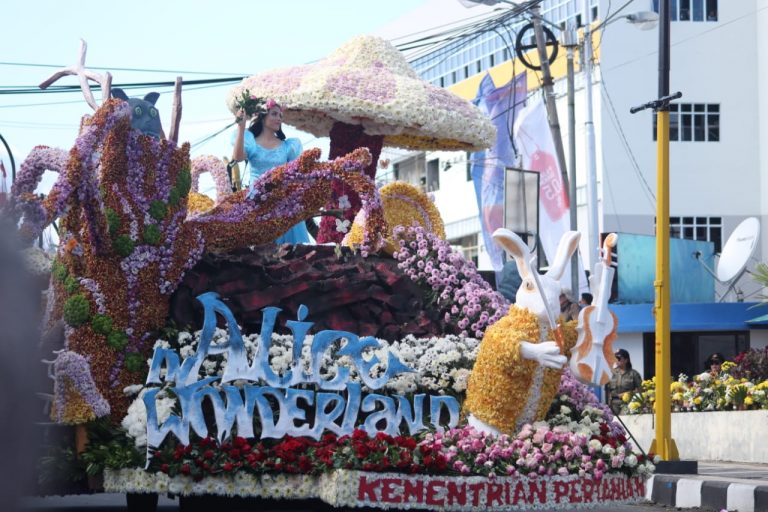 Kendaraan Hias Kemenpar Promosikan Asian Games di TIFF 2018
