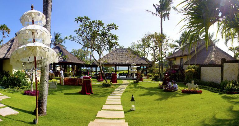 Matahari Terbenam Sempurna di Langit Cemagi