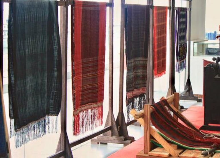 Koleksi Ulos Tua Langka Akan Dipamerkan di Museum Tekstil Jakarta