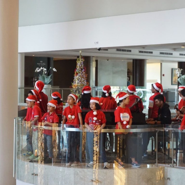 Berbagi Suka Cita Natal Bersama Hotel Santika Premiere Slipi Jakarta