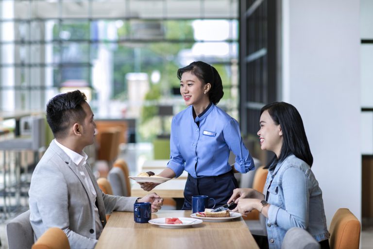 Holiday Inn Express Jakarta Matraman Tawarkan Express Start Breakfast