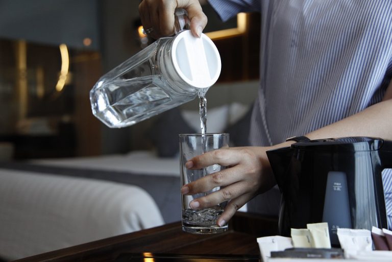 Aston Madiun Kampanyekan Stop Penggunaan Botol Plastik