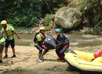 Multi Bintang dan Relawan Sungai Berkolaborasi Bersihkan Hulu Cisadane