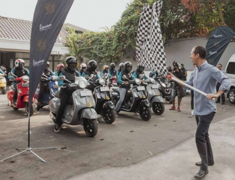 Vespa GTS Super Tech 300 Tawarkan Sensasi Berkendara dan Bertualang