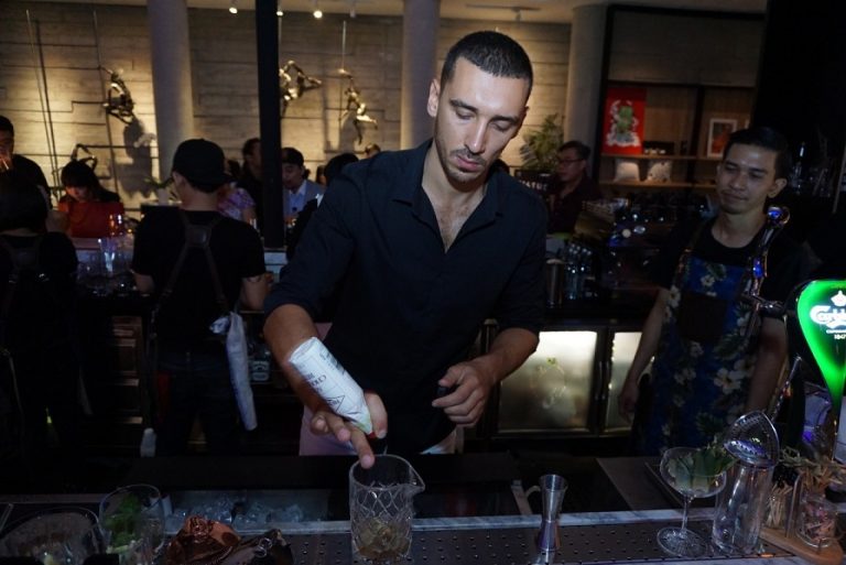 Double Chin Hadirkan Mixologist dalam Bar Take Over “Star Tending”