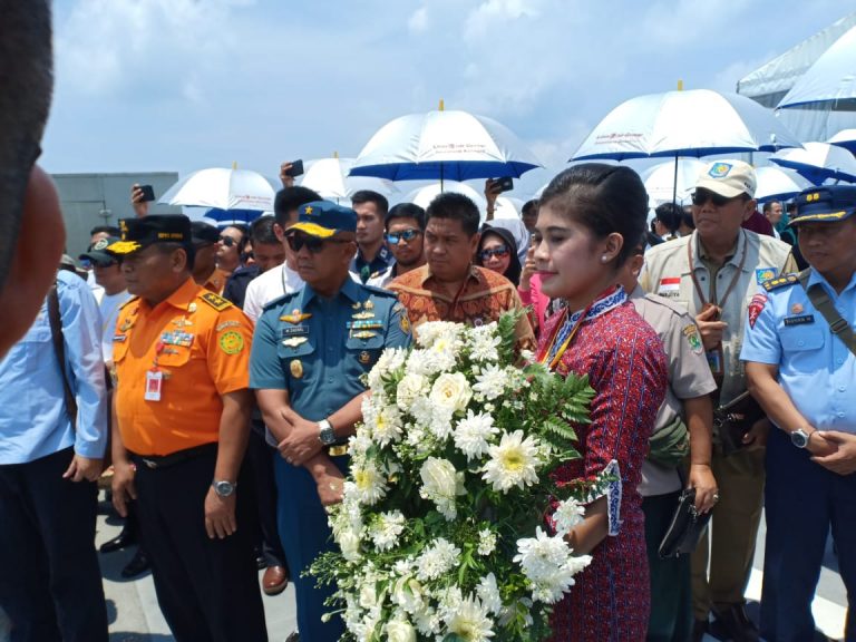 Lion Air Beserta Pihak Terkait Dan Keluarga Korban JT-610 Gelar Prosesi Tabur Bunga dan Doa Bersama