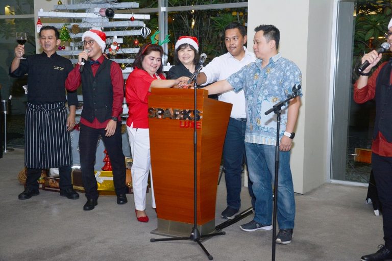 Sparks Luxe Jakarta Celebrate The Annual Tree Light Up Ceremony