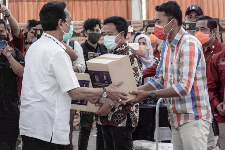 Kemenparekraf Serahkan Bantuan untuk Pekerja Pariwisata DI Yogyakarta