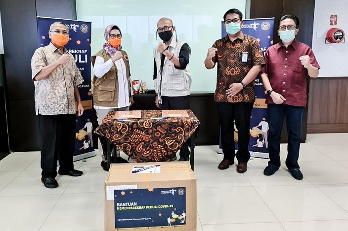 Dukung Gerakan Kurva Landai Gugus Tugas Dengan Serahkan Bantuan APD