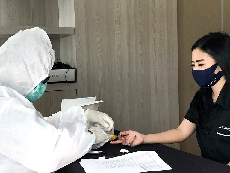 Aston Kartika Grogol Adakan Rapid Tes Sebelum Karyawan Kembali Bekerja