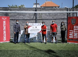 Wuling Gandeng Bali United Donasikan 36000 Masker Non Medis