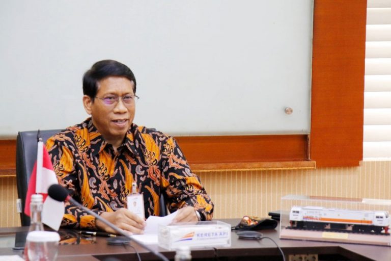 Dirut KAI Raih Heroes of The Transportation Industry in The Pandemic Era