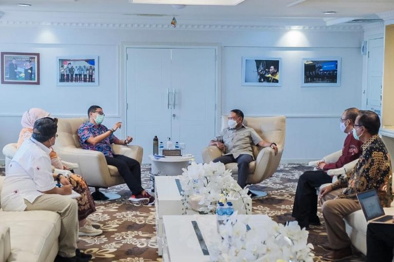 Menparekraf Sandiaga Salahuddin Uno, bertemu dengan Menteri Pemuda dan Olahraga Zainudin Amali membahas rencana pengembangan wisata olahraga