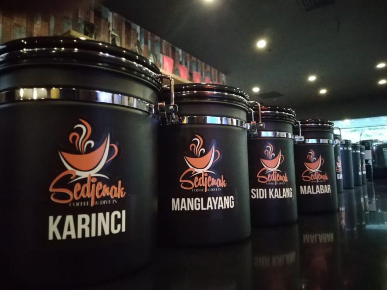 Sedjenak Coffee & Dive In