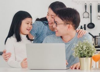 Peran Orang Tua Terhadap Dampak Internet pada Anak Peran Orang Tua
