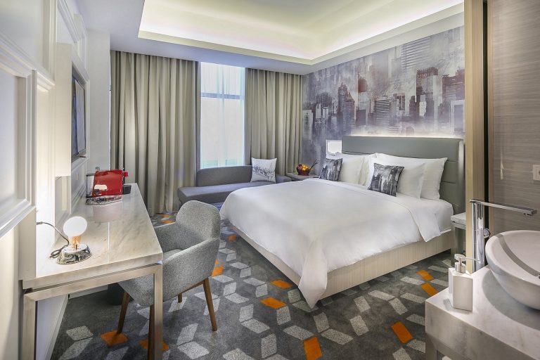 HARRIS Vertu Harmoni & YELLO Hotel Harmoni Digitalisasi Bunga Papan