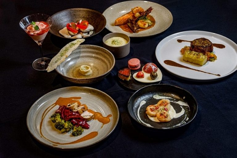 Six Hands Romantic Dinner Set Menu