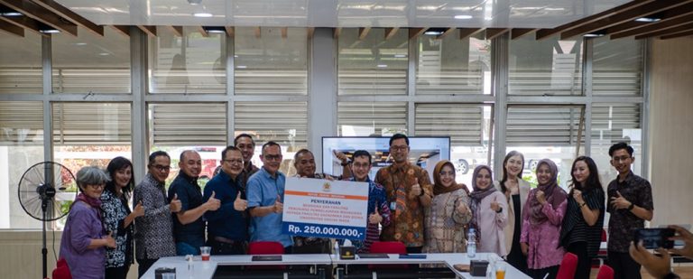 Kafegama Serahkan Beasiswa Kepada Fakultas Ekonomika dan Bisnis Universitas Gadjah Mada