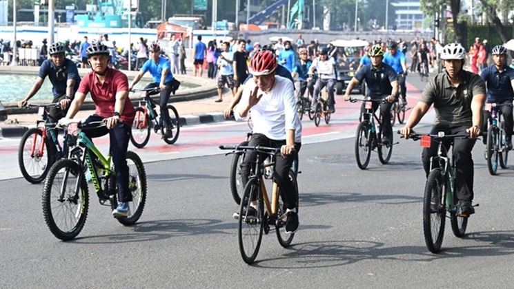 Presiden Jokowi Olahraga Bersama Masyarakat di Kawasan Sudirman-Thamrin