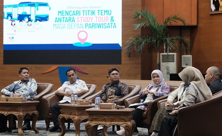 Polemik Study Tour