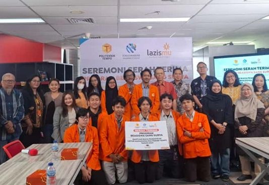 Mahasiswa Politeknik Tempo Terima Beasiswa Sang Surya 2025 dari Tokio Marine dan Lazismu Politeknik Tempo