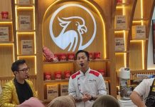 Parrot Cokelat Luncurkan Chocochips Terbaru di SIAL Interfood 2025 Bersama Chef Juna Parrot Cokelat
